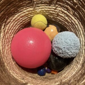 Psychotherapie mit unterschiedlichen Materialien, Bälle in verschiedenen Größen